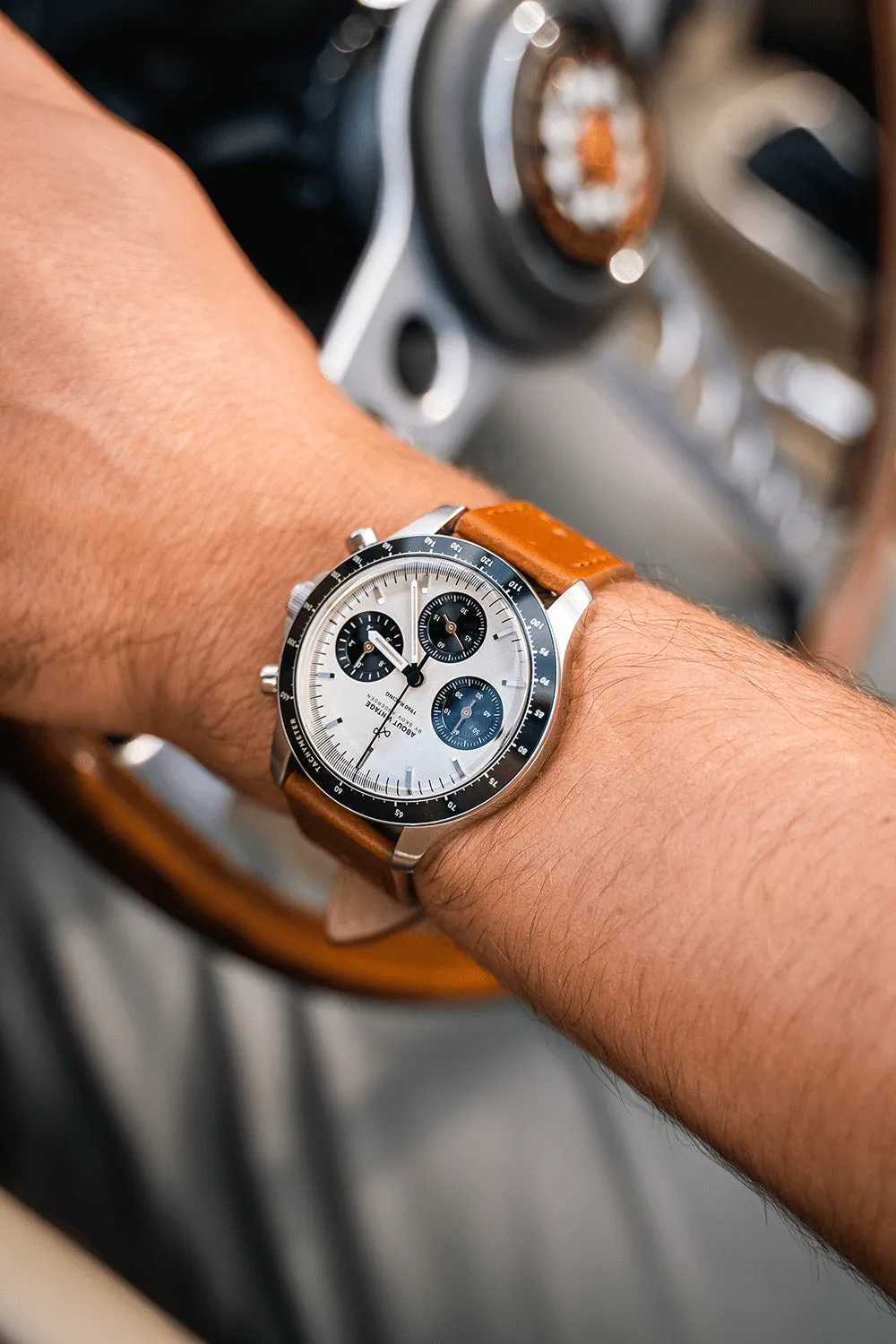 1960 Racing Chronograph. Steel / Off White & Black