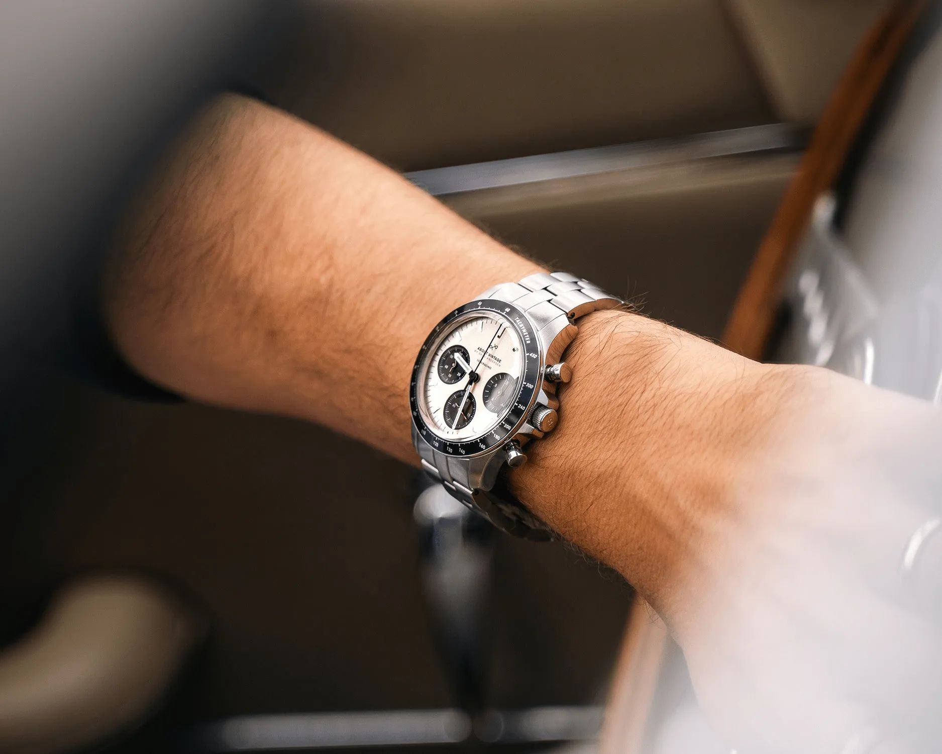 1960 Racing Chronograph. Steel / Off White & Black