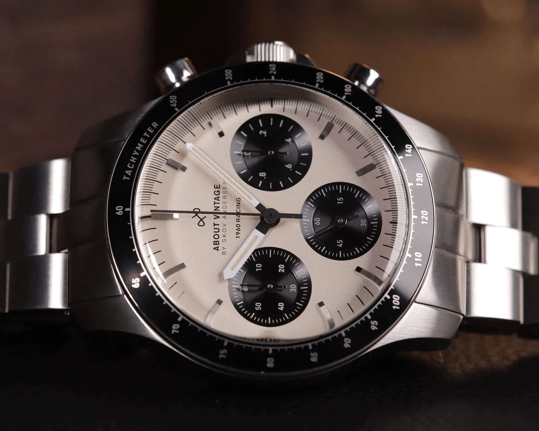 1960 Racing Chronograph. Steel / Off White & Black