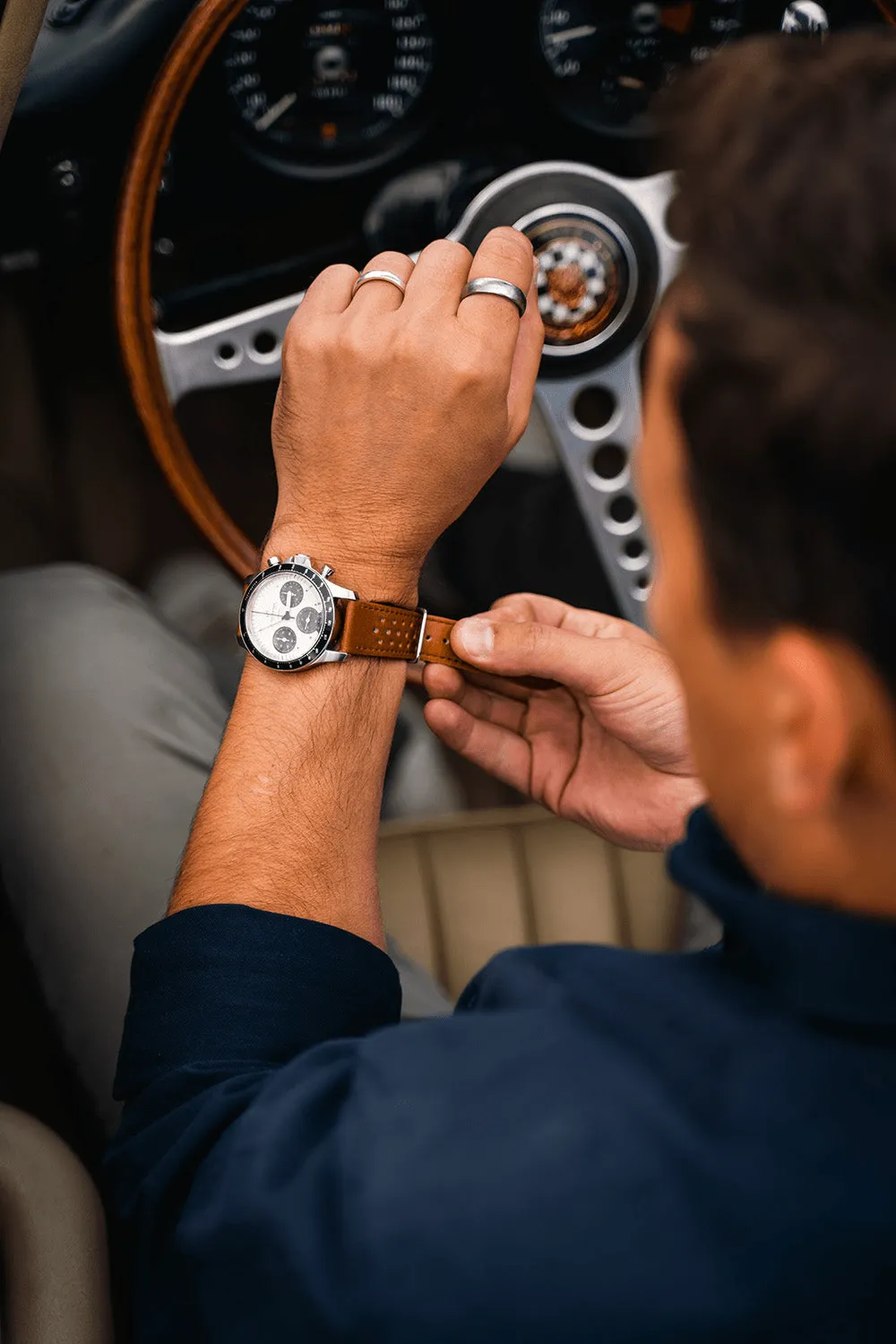 1960 Racing Chronograph. Steel / Off White & Black