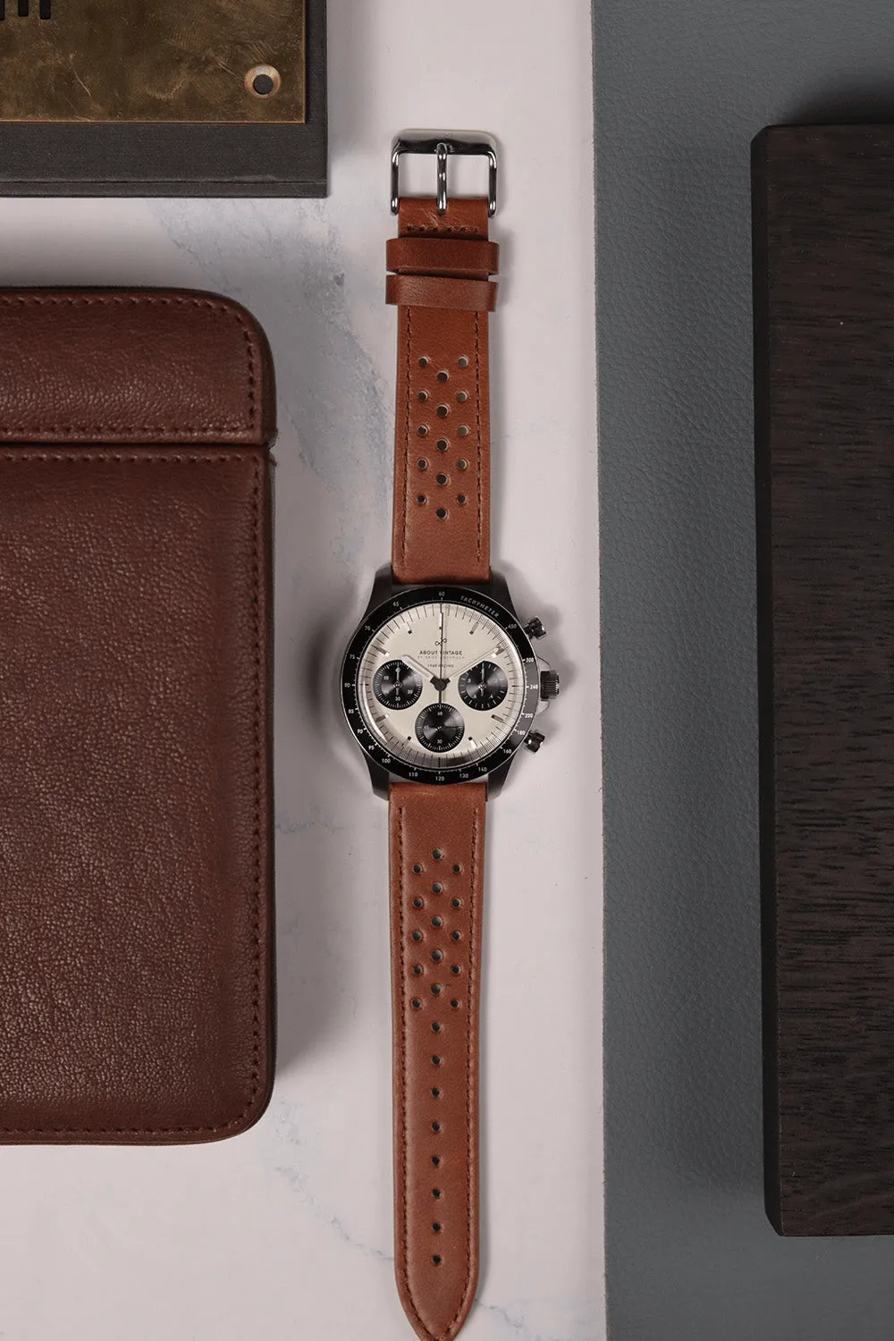 1960 Racing Chronograph. Steel / Off White & Black