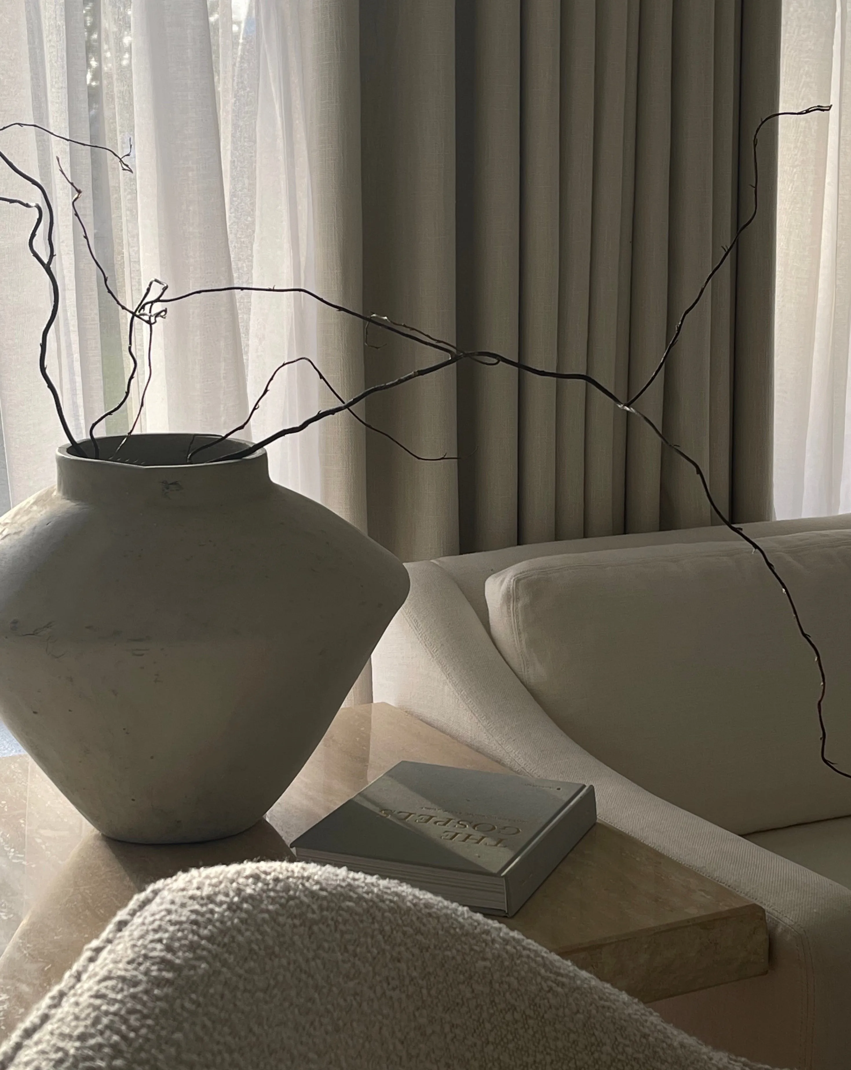 ANGULAR OFF-WHITE VESSEL LARGE