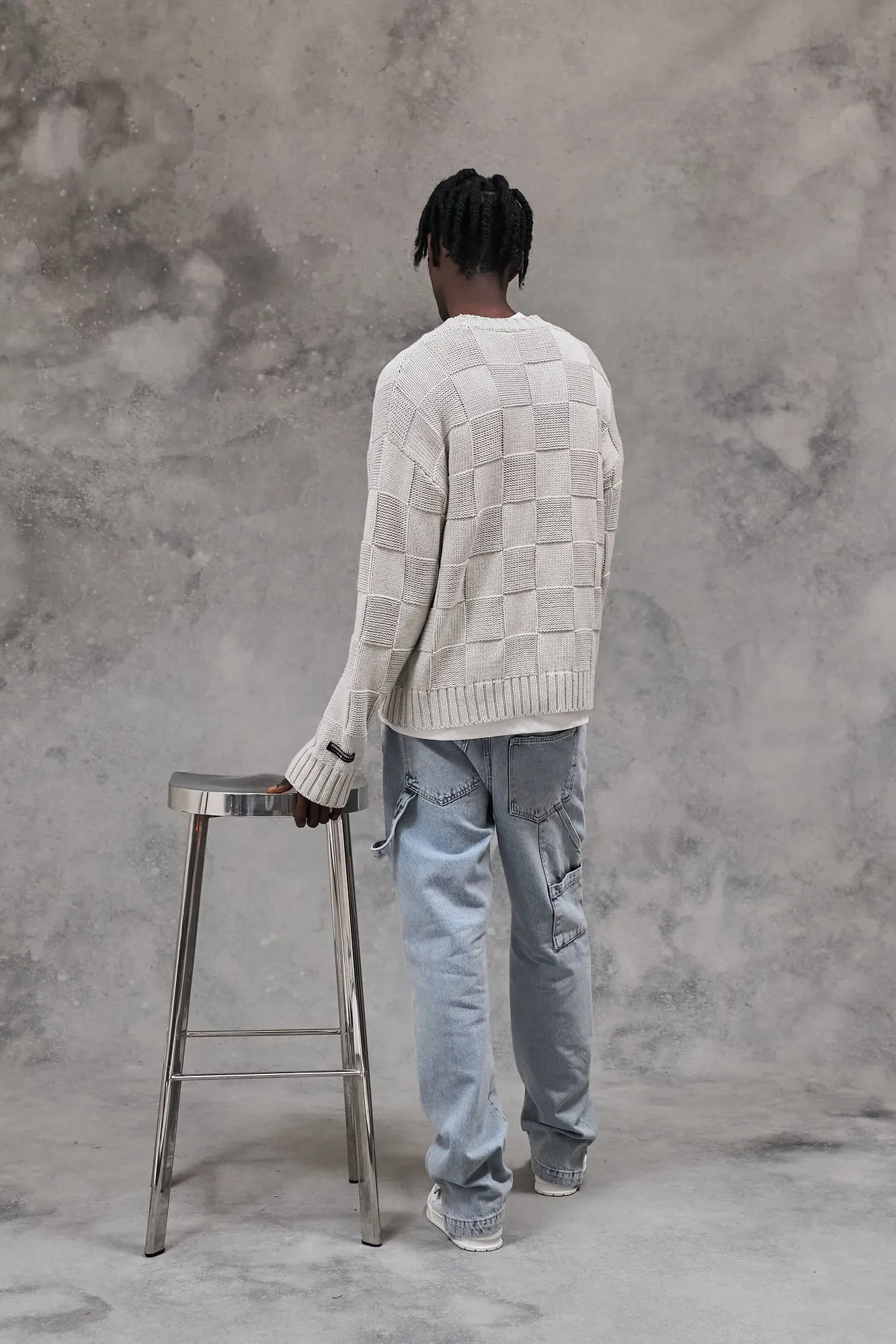 CHECKERBOARD KNIT CREW - GREY