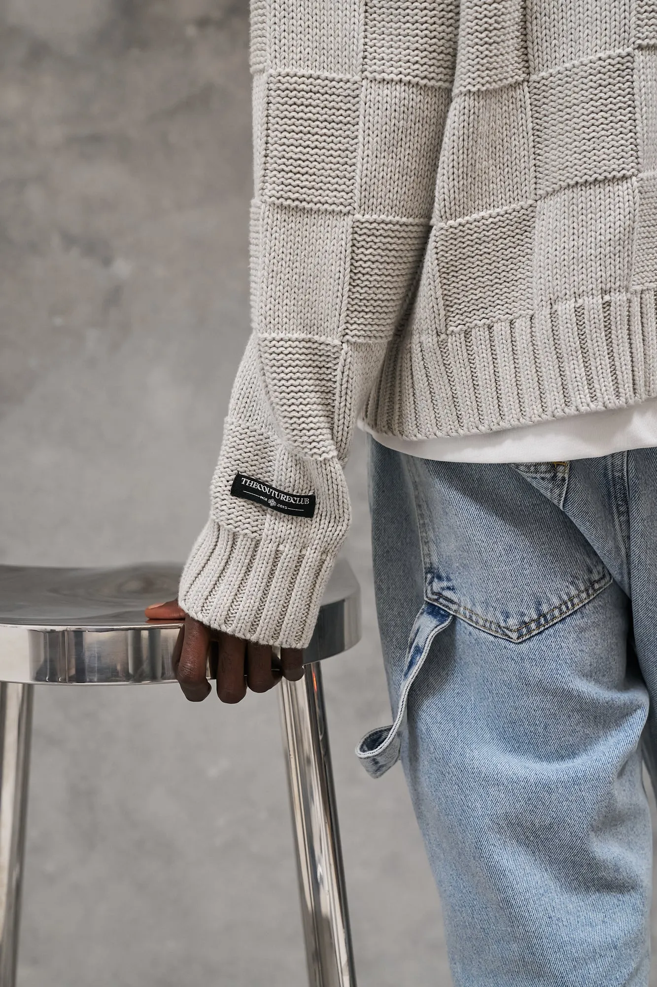 CHECKERBOARD KNIT CREW - GREY