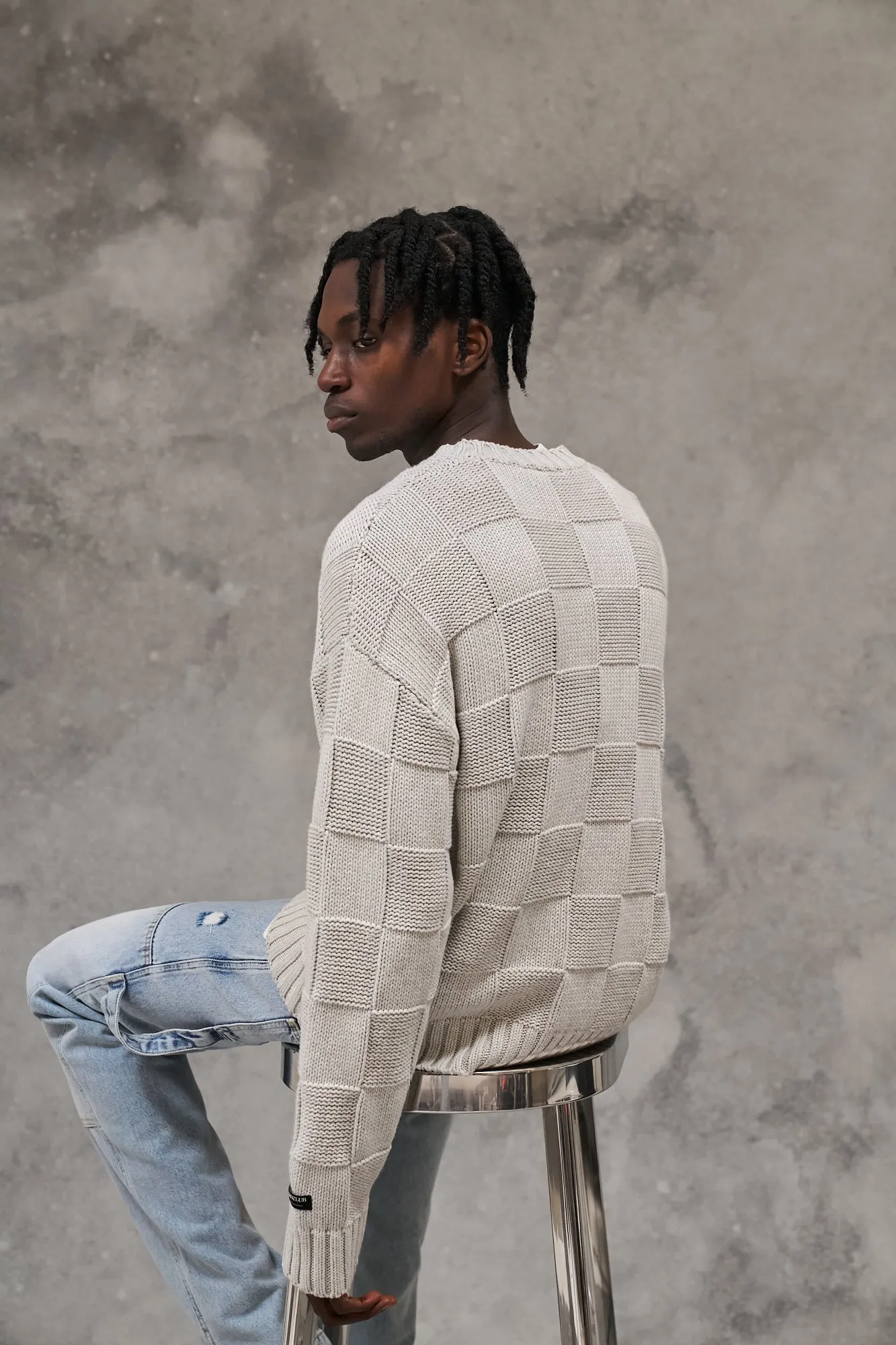 CHECKERBOARD KNIT CREW - GREY