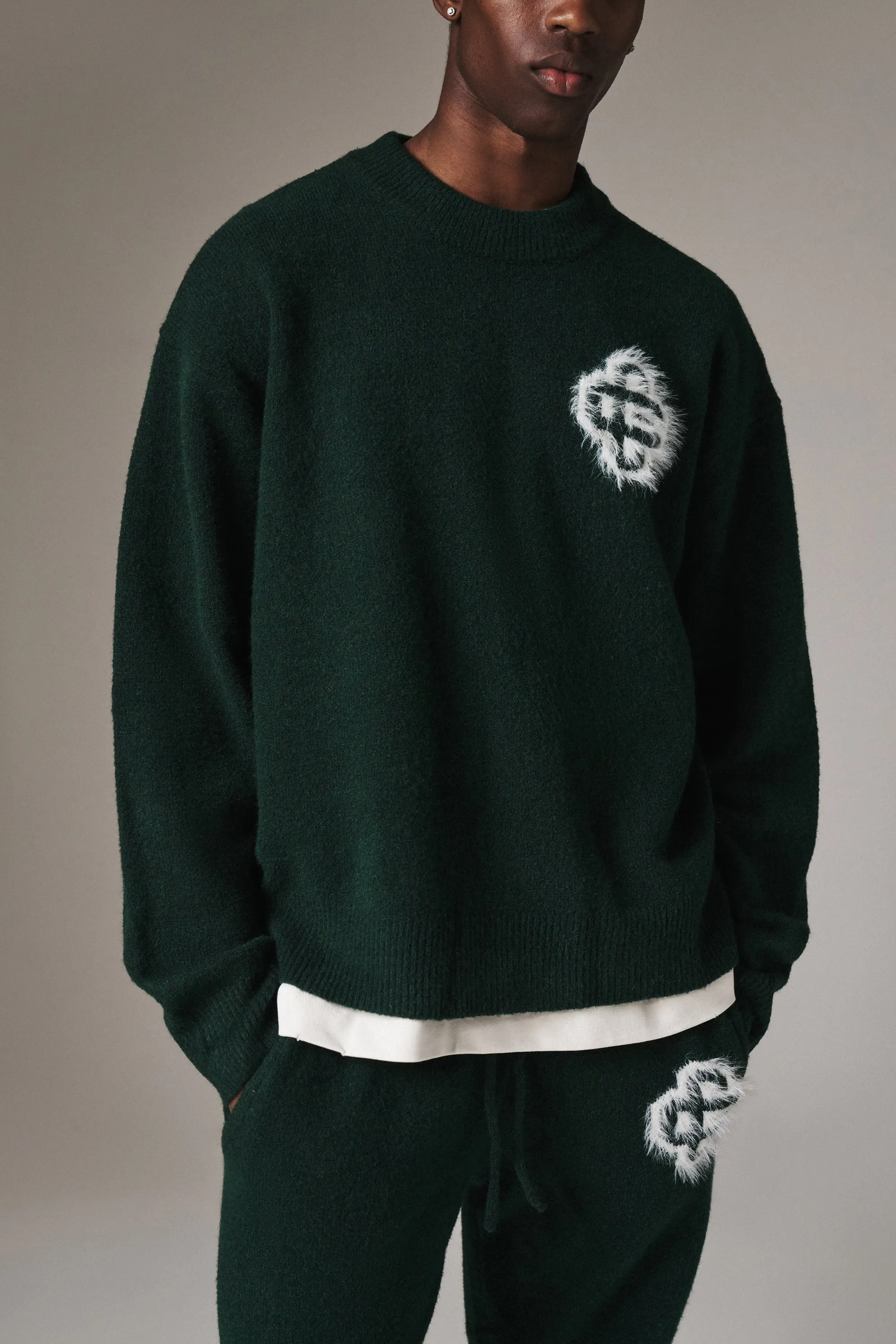 FLUFFY EMBLEM KNITTED CREW - FOREST GREEN