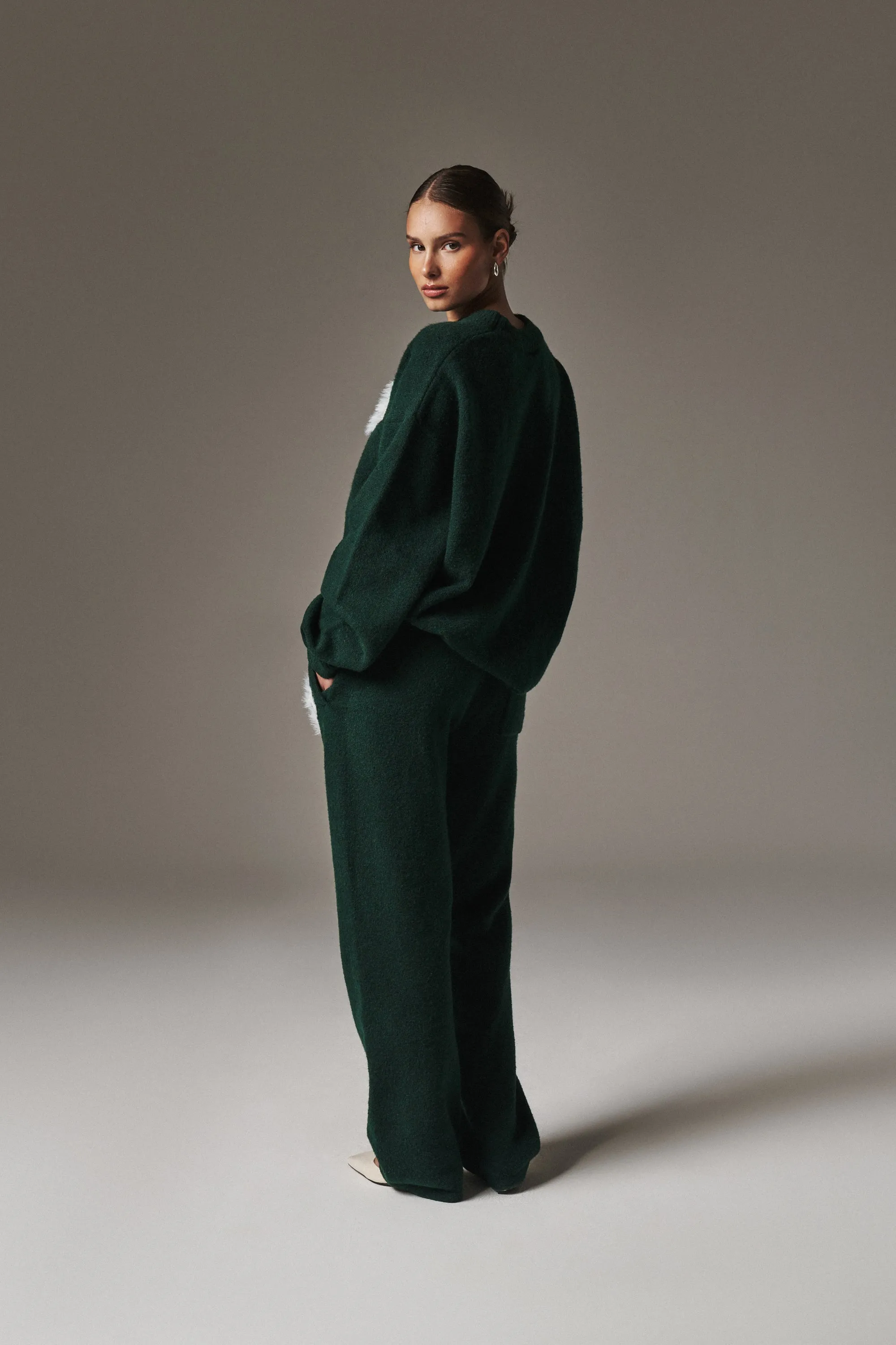 FLUFFY EMBLEM KNITTED CREW - FOREST GREEN