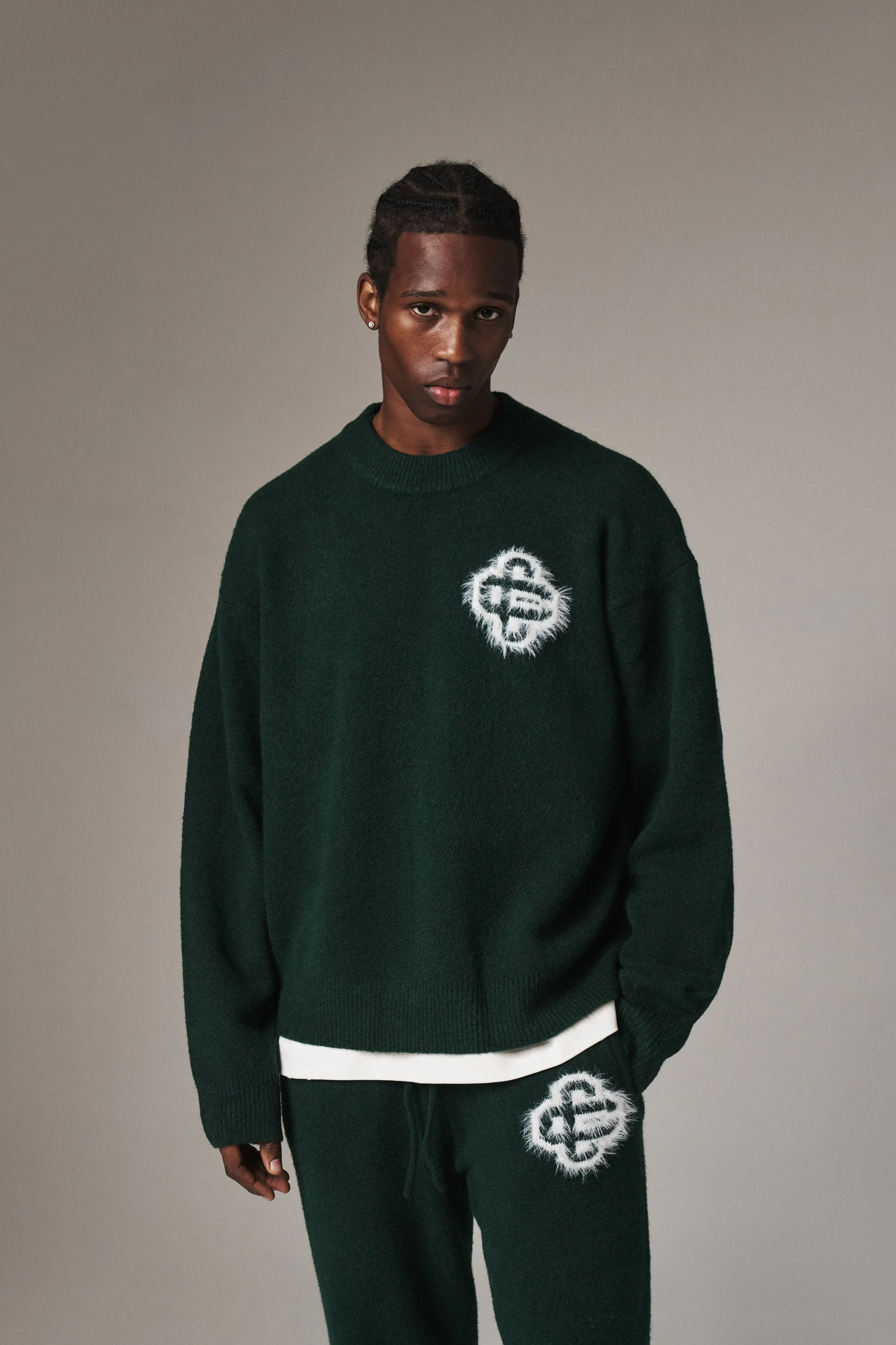 FLUFFY EMBLEM KNITTED CREW - FOREST GREEN