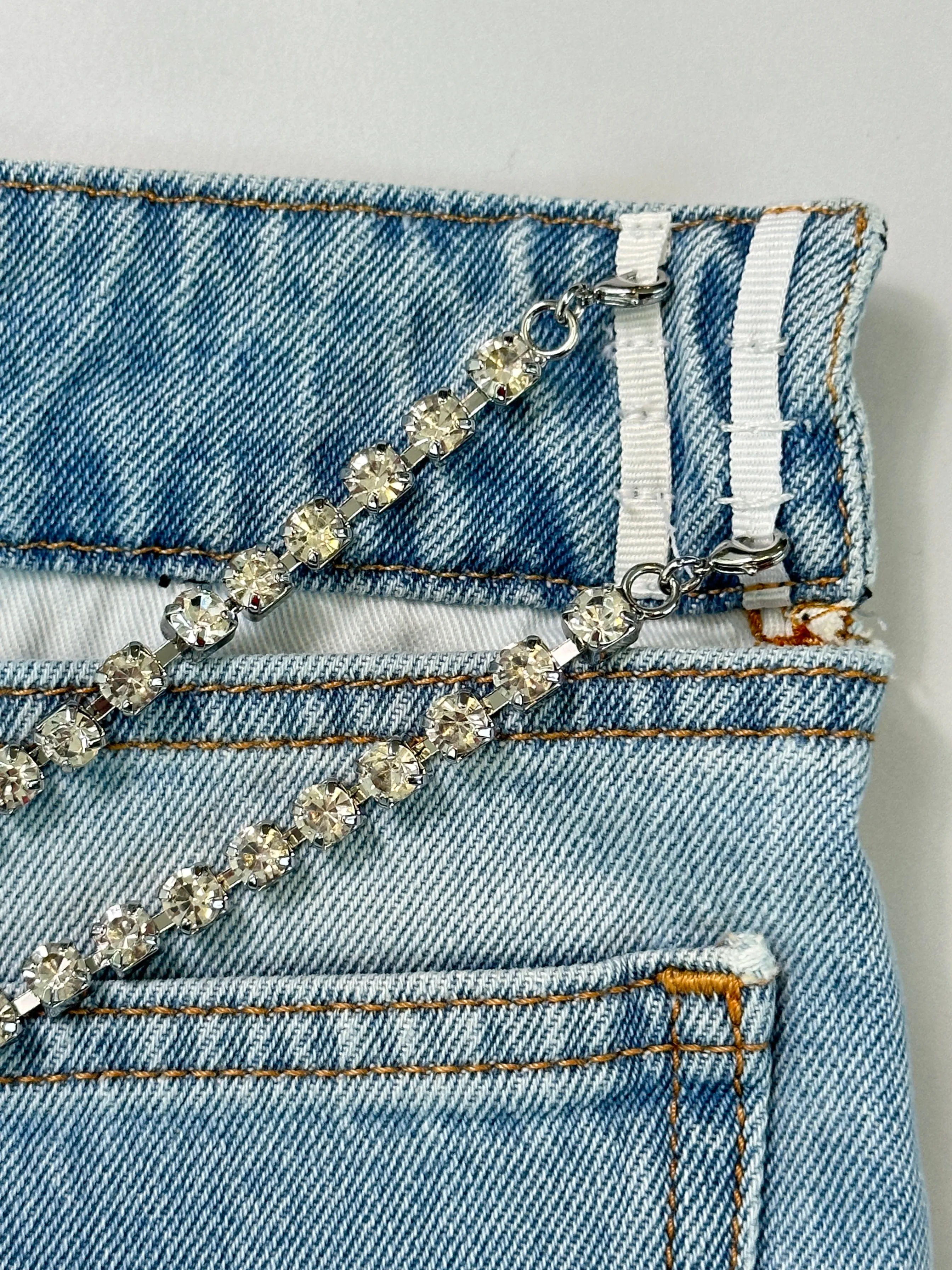 Jeans Azzurro Con Chocker