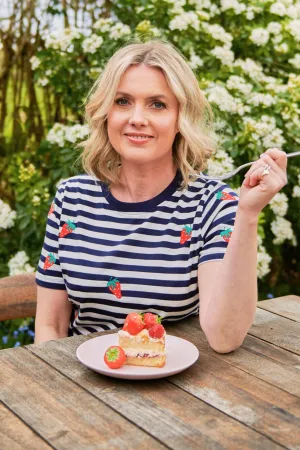 Maggie T-Shirt - Off-White/Navy. Strawberry Embroidery