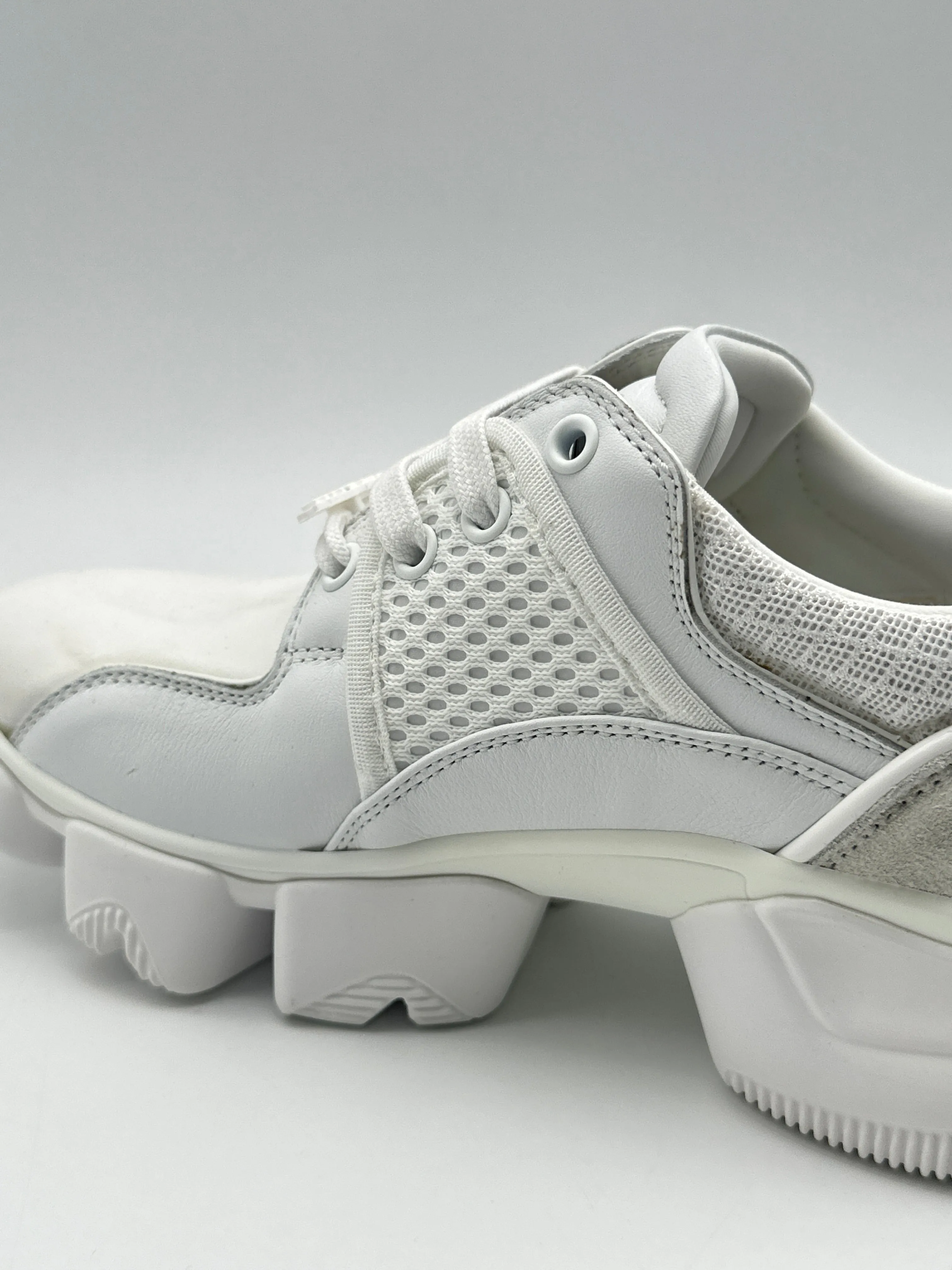 Sneaker Bassa Jaw Bianca Con Suola Scultorea