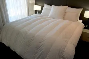 Super King Size Channel Quilt 90% White Polish Goose Down 4 Blanket Warmth German Batiste TE100