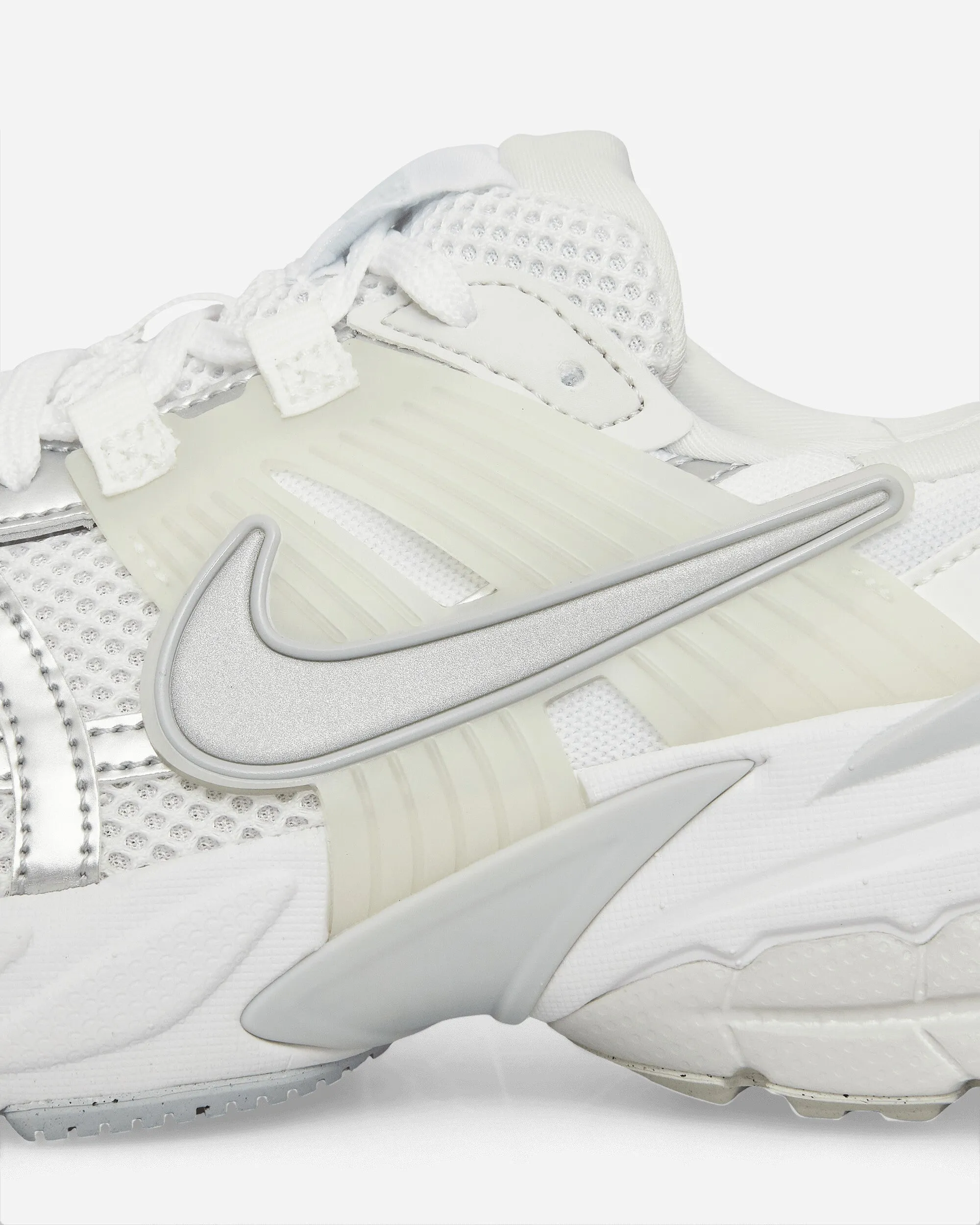 Women's V2K Run Sneakers White / Metallic Silver